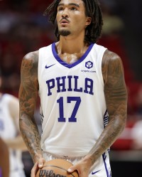 还装职业球员🤬席菲诺21分钟4中0未得分 仅拿2板1断&amp;6次犯规