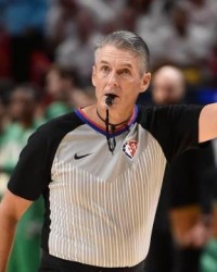 GA黄金甲体育官方网站-【观察】NBA延迟响哨是在等球进？裁判主管亲自辟谣