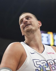 Windhorst：据我所知 约基奇对掘金休赛期的操作感到满意