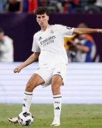 GA黄金甲体育官网-迪马济奥：科莫将买断曼城中场佩罗内，并有信心签下皇马后卫拉蒙